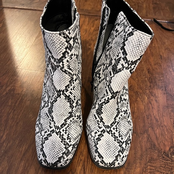 Size 10 Snakeskin Boots - Picture 3 of 3